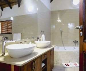 Big 5 in Gauteng - Gallery, Villas, bathroom